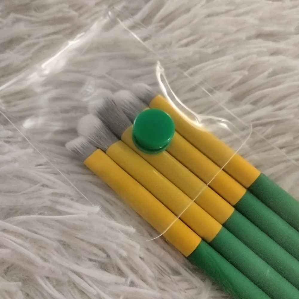 🆕 Lavish 5 piece eye brush set